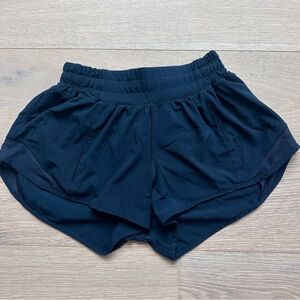 Lululemon 2.5” Hotty Hot shorts